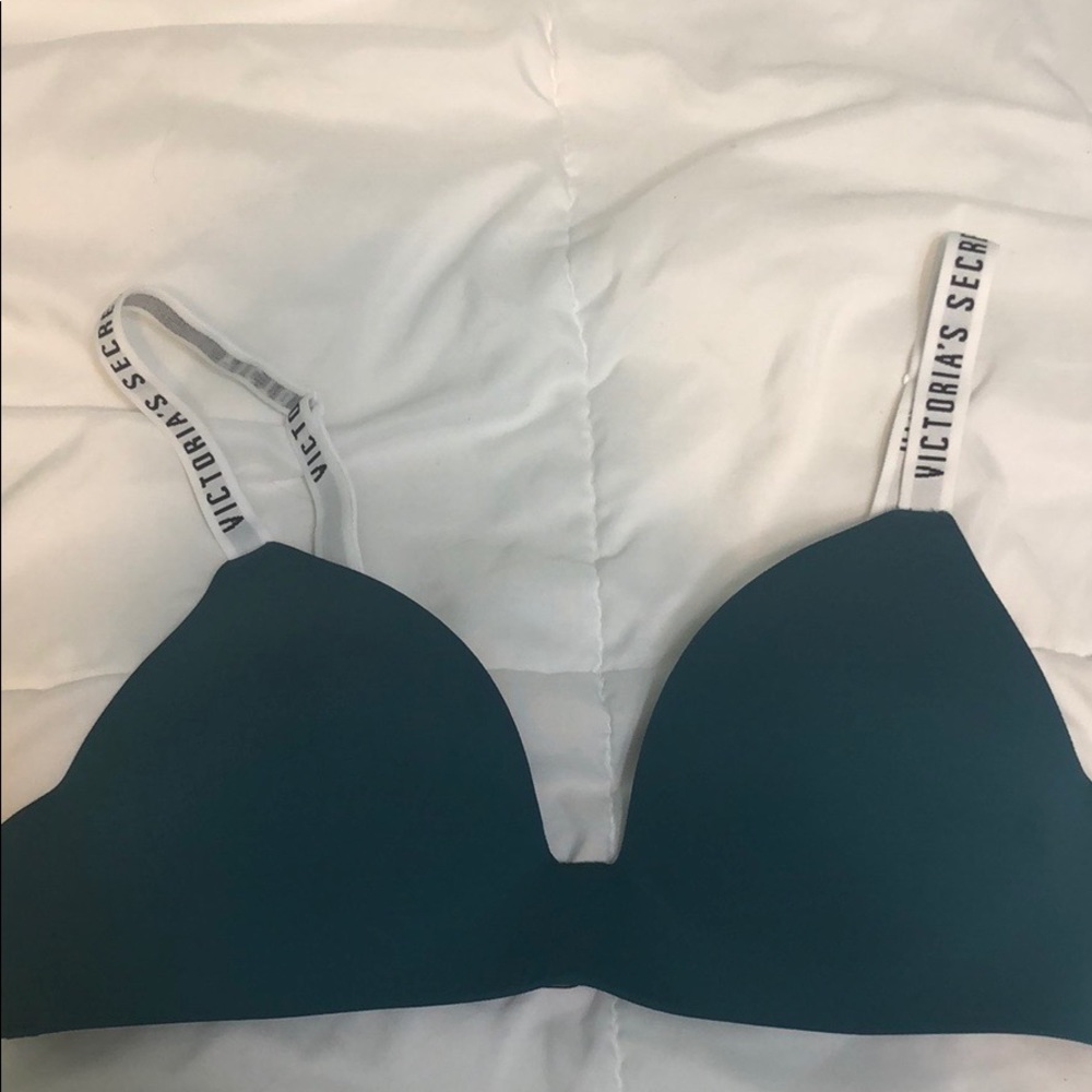 victoria’s secret bra!